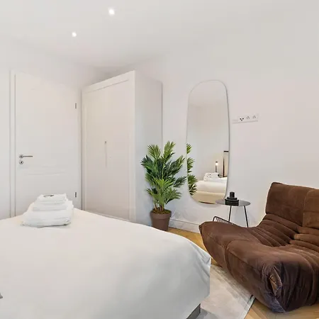 Luxurious 3br Apt With Jacuzzi In Central Lux 公寓