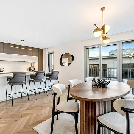 Luxurious 3br Apt With Jacuzzi In Central Lux 公寓 *