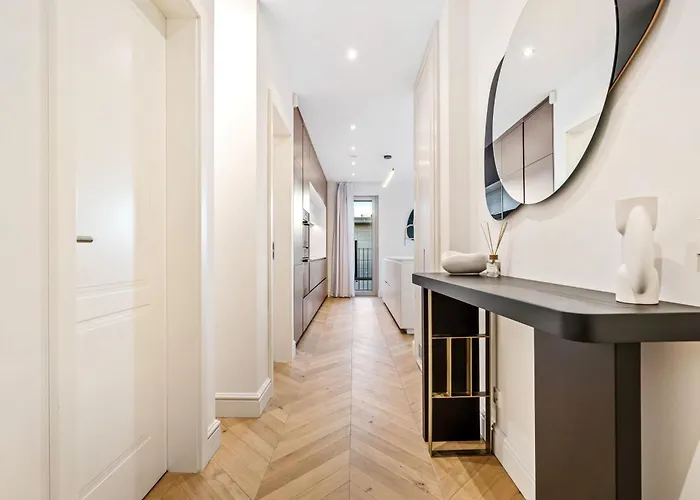 Daire Luxurious 3br Apt With Jacuzzi In Central Lux