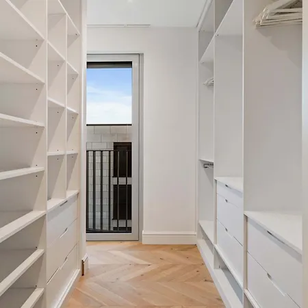 Luxurious 3br Apt With Jacuzzi In Central Lux Apartment *
