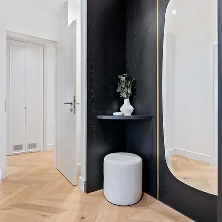 Apartment Luxurious 3br Apt With Jacuzzi In Central Lux
