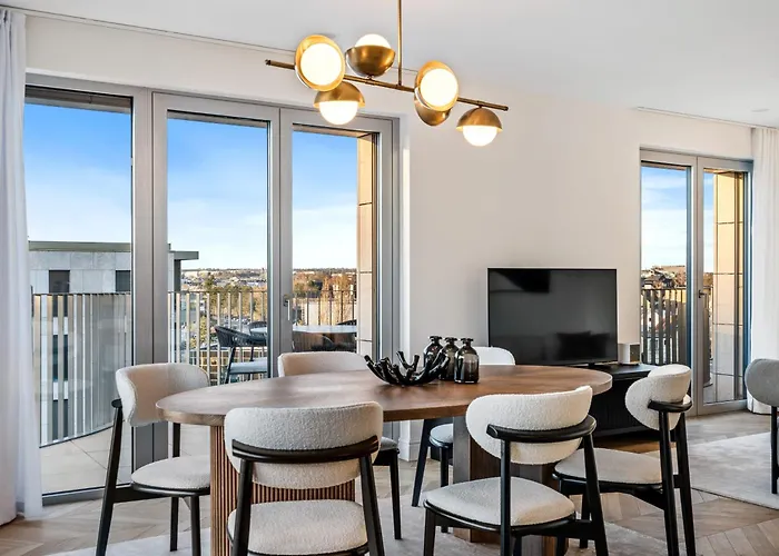 Luxurious 3br Apt With Jacuzzi In Central Lux