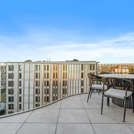 Luxurious 3br Apt With Jacuzzi In Central Lux *